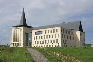 Posturi importante scoase la concurs de universitățile private din Târgu-Mureș