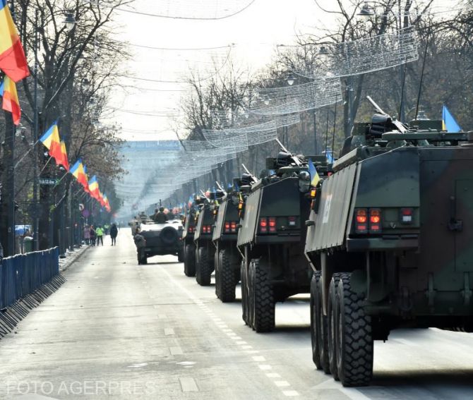4.000 de militari români şi străini au defilat pe sub Arcul de Triumf