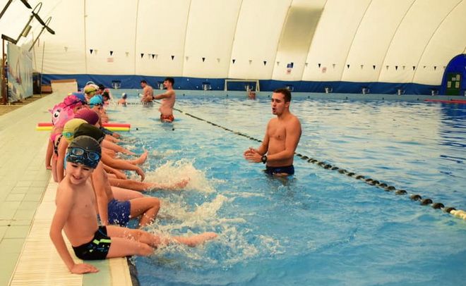 Cursurile gratuite de înot continuă la Târgu-Mureş