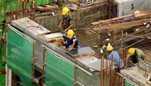 Salarii nete mai mari pentru angajaţii din construcţii