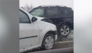 VIDEO: Tamponare între o maşină de poliţie şi un BMW, la Iernut!