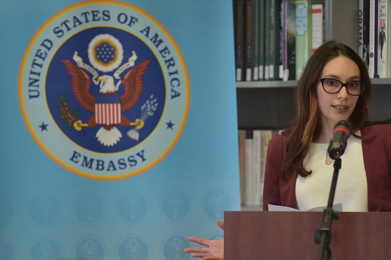 O studentă de la UMFST Târgu-Mureş, premiată de Ambasada SUA!