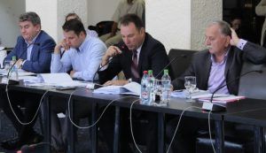 Locurile consilierilor liberali excluşi din PNL Târgu-Mureş vacantate de prefect