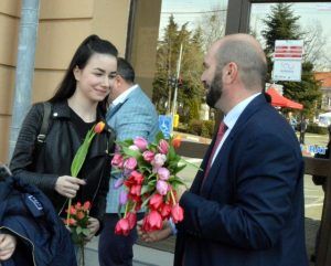 Flori din partea PSD Reghin pentru doamne și domnișoare