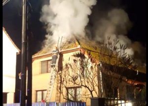 FOTO: Acoperiș distrus de un incendiu în Cristești