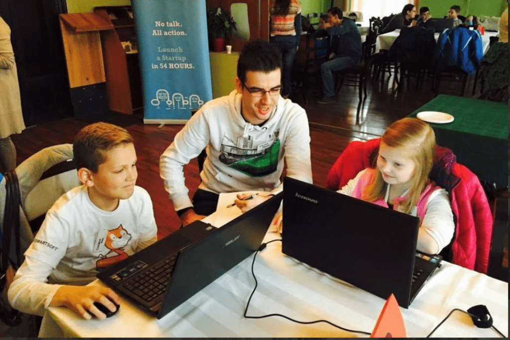 Reîncep atelierele de programare pentru copii, Kids Learning Code