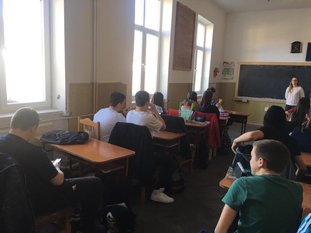 Studenții de la „Dimitrie Cantemir” vin în ajutorul poliției mureșene în școli prin activități pe teme legate de siguranţa copiilor