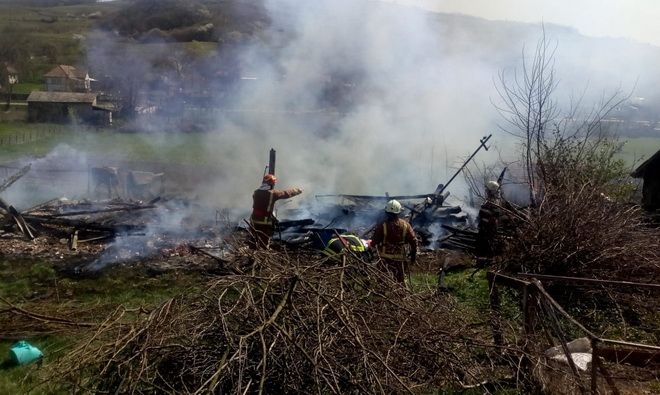 FOTO: Incendiu într-o gospodărie din Fărăgău!