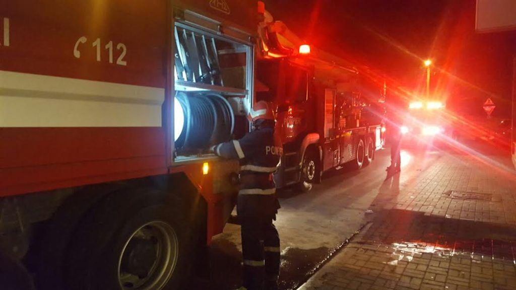 Incendiu în Sighișoara, o persoană a suferit arsuri