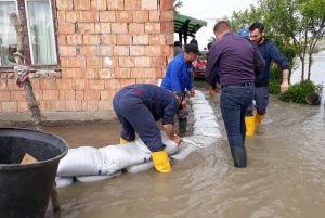 VIDEO, FOTO: Profesioniştii ABA Mureş, intervenţie promptă la inundaţia de la Sânpaul