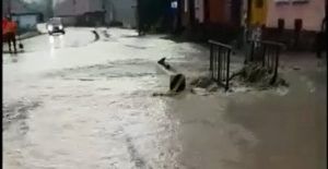 DN 15, inundat la Brâncoveneşti