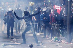 Franţa/ 1 Mai: Confruntări între forţele de ordine şi manifestanţii pro “Frexit”