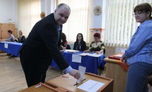 FOTO: Deputatul Corneliu Florin Buicu (PSD), vot la 7 dimineaţa: „Am votat pentru reprezentanţi care să nu voteze împotriva României al Bruxelles”