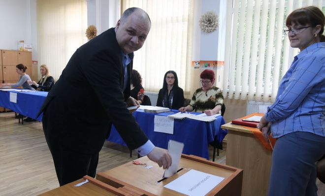 FOTO: Deputatul Corneliu Florin Buicu (PSD), vot la 7 dimineaţa: „Am votat pentru reprezentanţi care să nu voteze împotriva României al Bruxelles”
