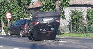 FOTO: Maşină răsturnată în Cristeşti!