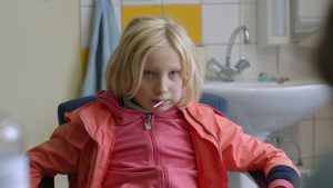 CRONICĂ FILM. Când ea se dezlănțuie, sistemul se face țăndări – „Copilul-problemă“ la TIFF