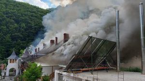 FOTO: Incendiu la una din cele mai mari mănăstiri din Transilvania