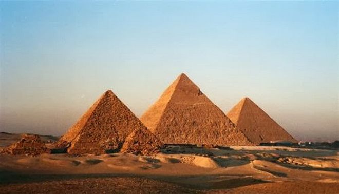 Egiptul a deschis accesul turiştilor în două piramide