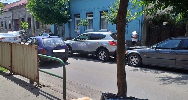 Carambol auto pe strada Cuza Vodă. Şoferul vinovat, depistat băut!