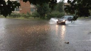 7 locuințe inundate în Târnăveni în urma precipitațiilor abundente