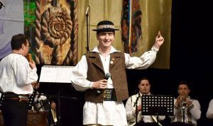 INTERVIU cu Cosmin Cotârlă, solist de muzică populară: „Am copilărit prin tradiții și obiceiuri”
