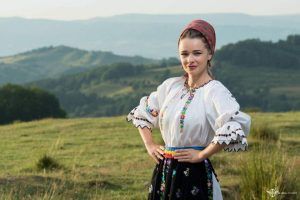 INTERVIU cu Daiana Suceava, solistă de muzică populară: „Fiecare melodie folclorică are în spate sentimente sincere”