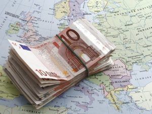 Românii din străinătate vor putea trimite bani acasă, fără niciun comision