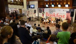Peste 50.000 de volume, cu reduceri de până la 70%, la Bookfest Târgu-Mureş