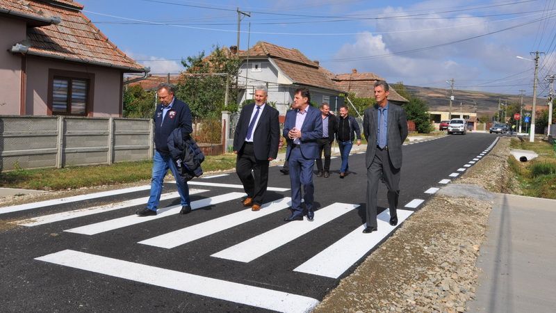 FOTO: S-a încheiat asfaltarea tuturor străzilor din Chețani