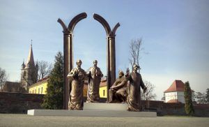 Grupul statuar „Școala Ardeleană” va străjui Cetatea din Târgu-Mureș