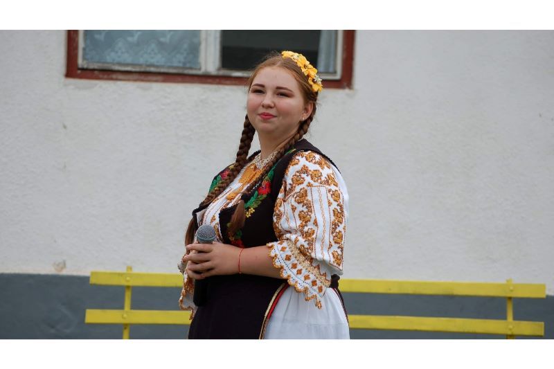 INTERVIU cu Maria Veronica Pop, solistă de muzică populară: „Port cu mândrie costumul tradițional!”