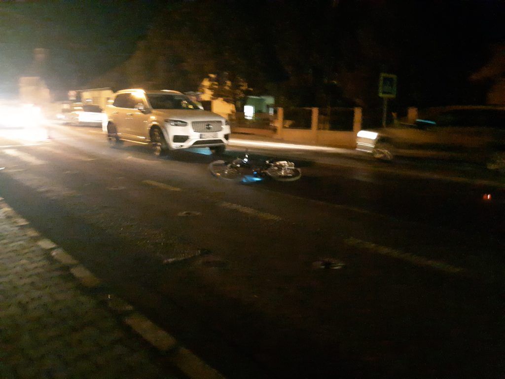 Accident la Luduş. Un biciclist rănit de un bolid