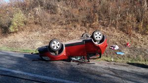 FOTO: Accident în Sărmășel Gară, un autoturism s-a răsturnat