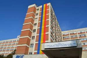 FOTO: Tricolor uriaș arborat pe clădirea Spitalului de Urgență din Târgu-Mureș!