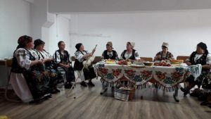 Tradiția șezătorii, cu Grupul „Ibășteana la  întâlnirea tinerilor din protopopiatul Târgu-Mureș