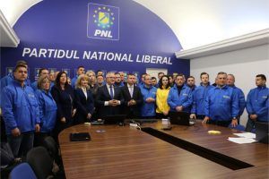 Bucurie la sediul PNL după anunțarea rezultatelor exit-poll-urilor