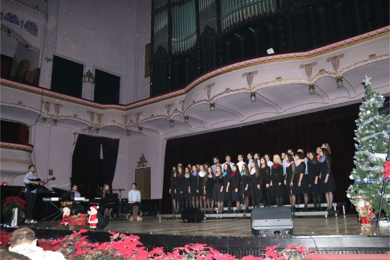Concert extraordinar de colinde susținut de studenții UMFST la Palatul Culturii