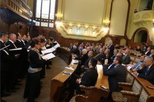 VIDEO: Consilierii județeni, colindați de Corul Filarmonicii Târgu-Mureș