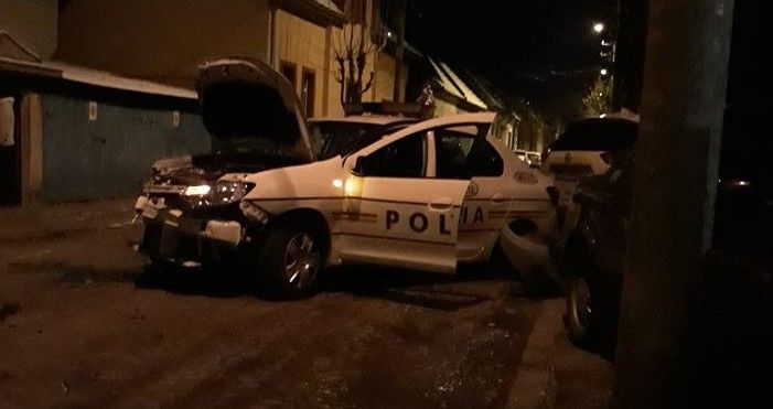 Târgu-Mureș: Un echipaj de poliție care urmărea o mașină, implicat într-un accident