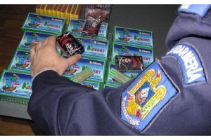 Polițiștii mureșeni  au confiscat peste 300 de articole pirotehnice de la un minor