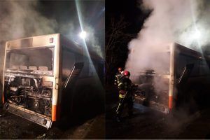 FOTO: Incendiu la un autobuz pe strada Libertății din Târgu-Mureș