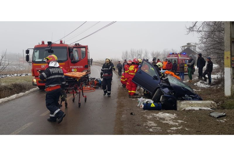 FOTO: Accident rutier cu două victime în localitatea Drăculea Bandului