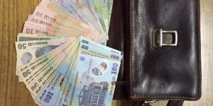 Mureș: Borsetă cu o sumă mare de bani furată dintr-o mașină
