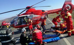 FOTO: Accident cu șase victime în Lunca Bradului! Elicopterul SMURD, solicitat să intervină!