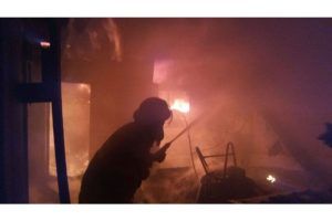 FOTO: Explozie cu incendiu într-o casă din Mureș! Patru locatari, salvați în ultima clipă!