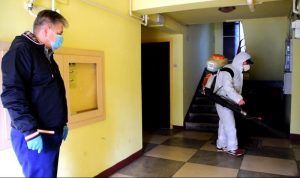 Târgu-Mureș: A început dezinfecția scărilor de bloc!