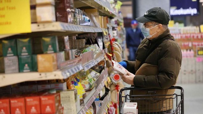 Mureș: Trei supermarketuri amendate pentru nerespectarea măsurilor anticoronavirus!