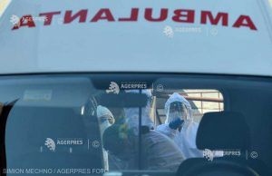 Târgu-Mureș: Protest al ambulanțierilor după ce suspecți de Covid-19 au fost lăsați în salvări și câte 5 ore!