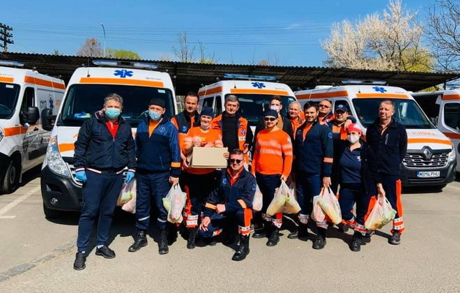 FOTO: Surpriză pascală pentru personalul de la Ambulanța Mureș