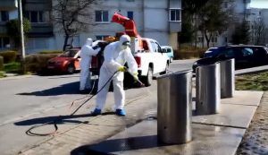 VIDEO: Ghenele de gunoi din Târgu-Mureș, spălate și dezinfectate